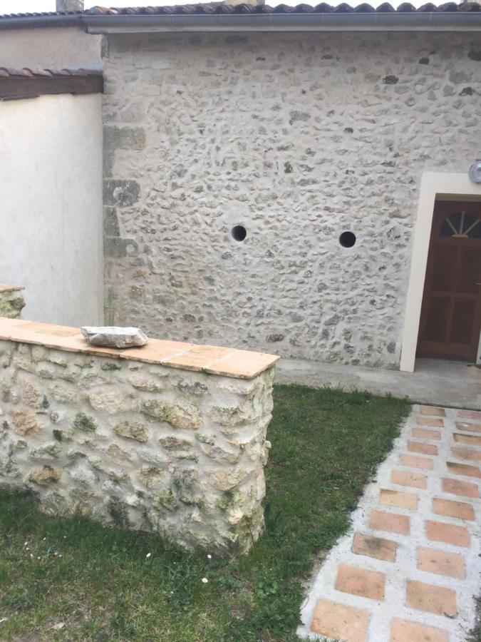 Superbe Gite A La Campagne Dans Le Bordelais Saint-Vivien-de-Blaye Bagian luar foto